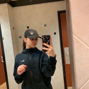 Meet your Posher, Amia